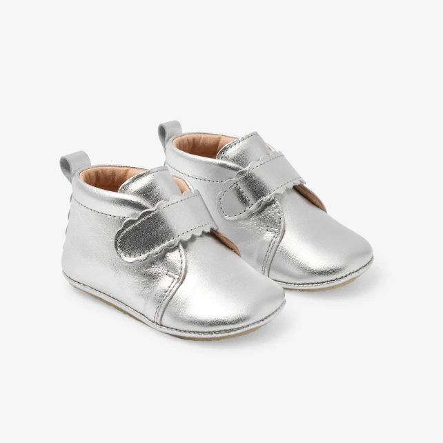 Chaussons bébé fille en cuir irisé