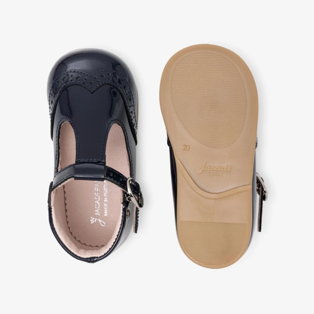 Salomés bébé fille premiers pas