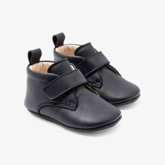 Chaussons bébé en cuir