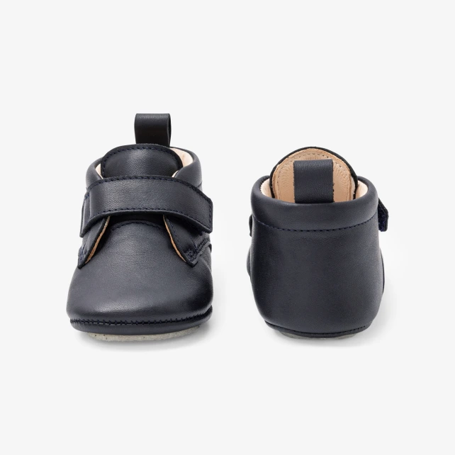 Chaussons bébé en cuir